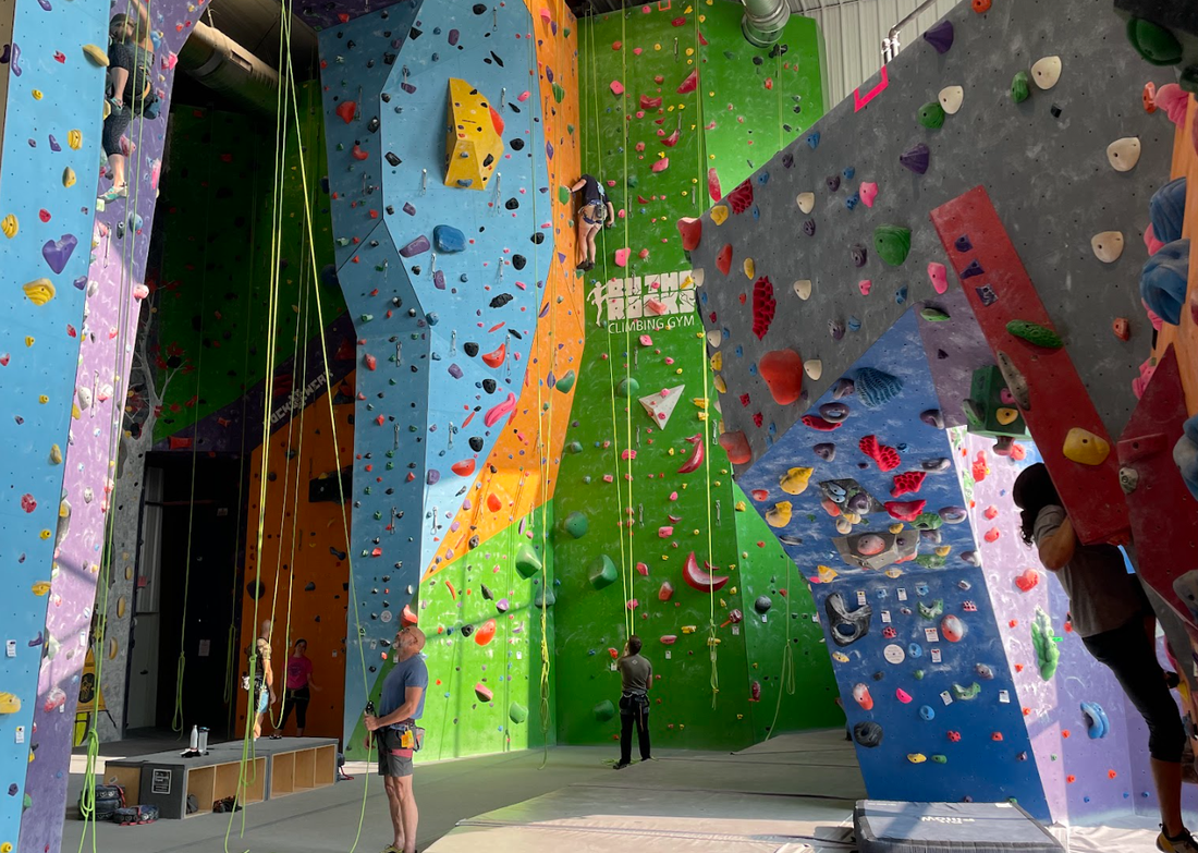 Bouldering vs Rock Climbing